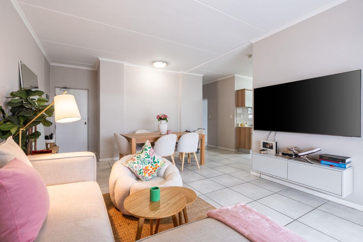 Three Bedroom Groundfloor Corner Apartment - Photo 5