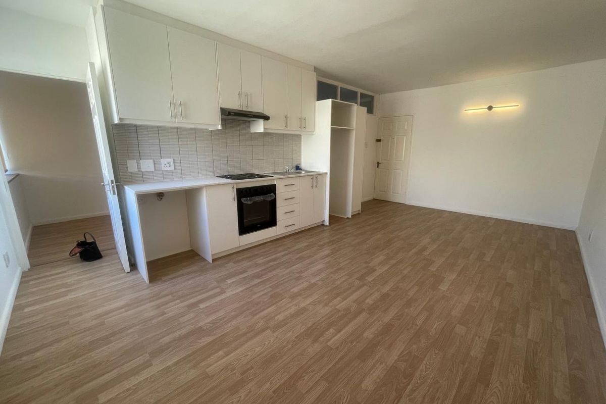 Sunny, secure apartment opposite The High Court - Photo 2