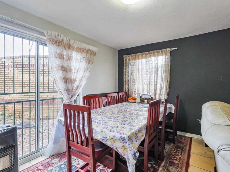 Contemporary 2-Bedroom Duplex in Sought-After Security Complex - Photo 8