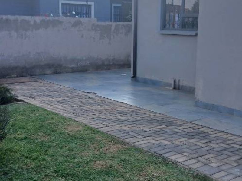 3 bedroom home for sale - Photo 8