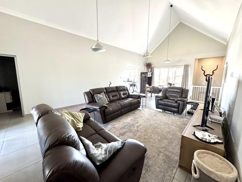 4 Bedroom House TO Let in Elisenheim - Photo 7