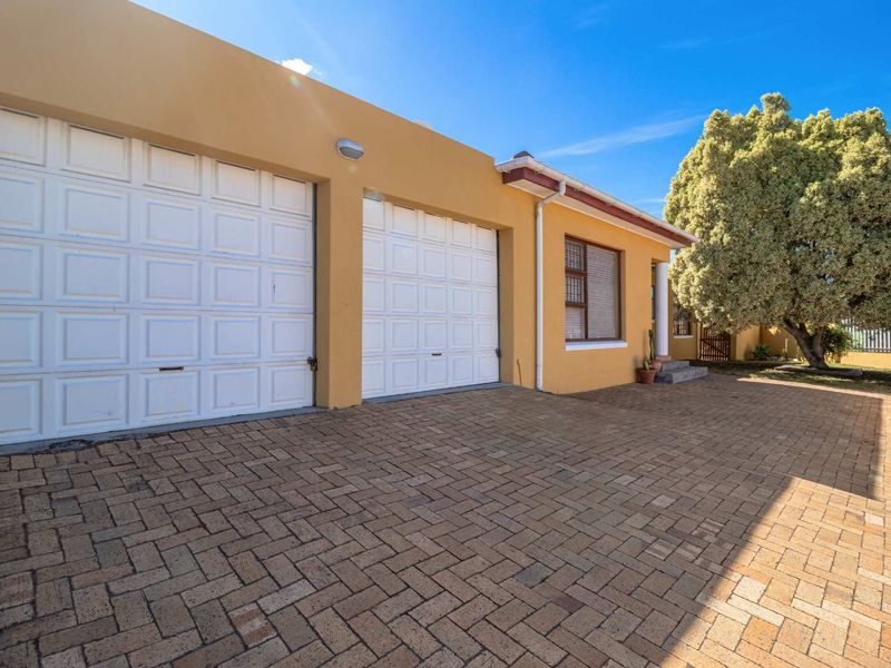 Spacious, Sunlit Sanctuary in Kuils River Awaits You - Photo 3