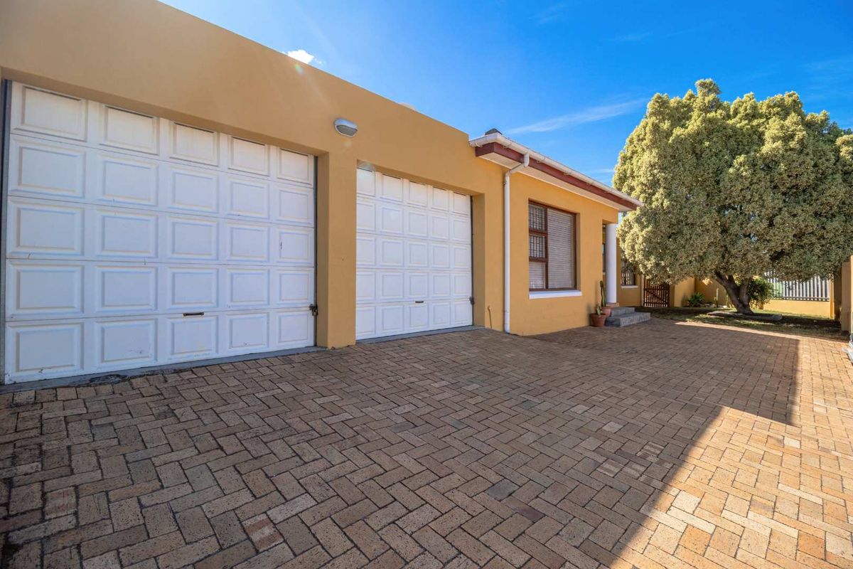 Spacious, Sunlit Sanctuary in Kuils River Awaits You - Photo 3