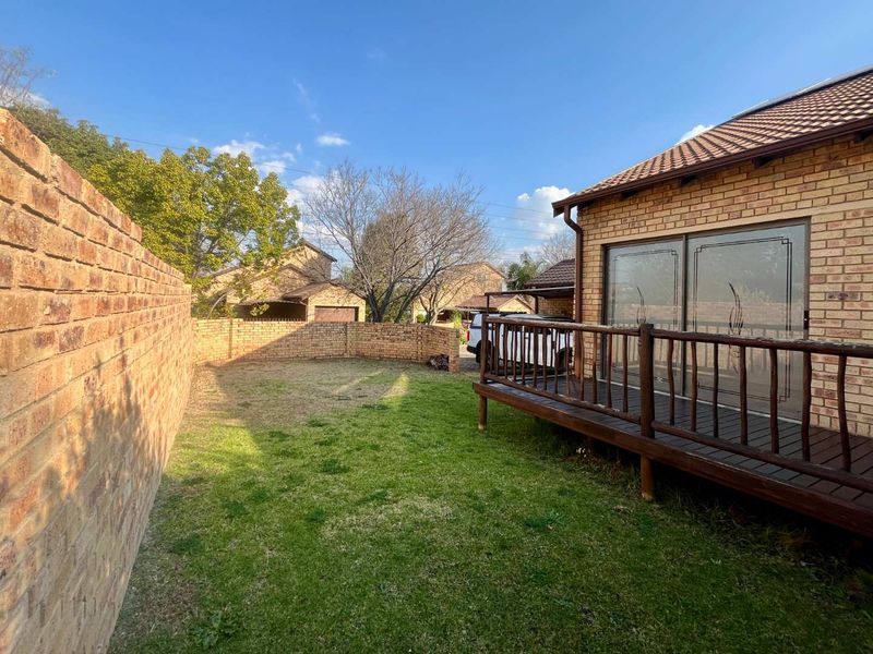 Beautiful 2-Bedroom Duplex with Generous Yard in Rooihuiskraal North - Photo 3