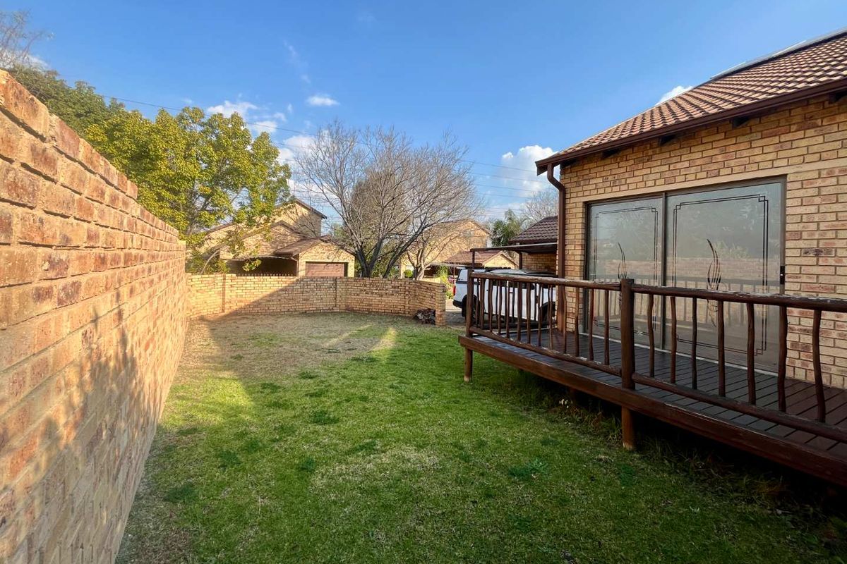 Beautiful 2-Bedroom Duplex with Generous Yard in Rooihuiskraal North - Photo 5