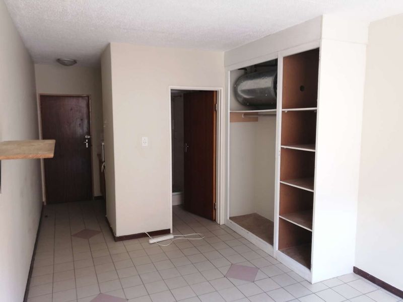 ROOM TO RENT FOR A FEMALE IN  Cum Laude - Photo 3