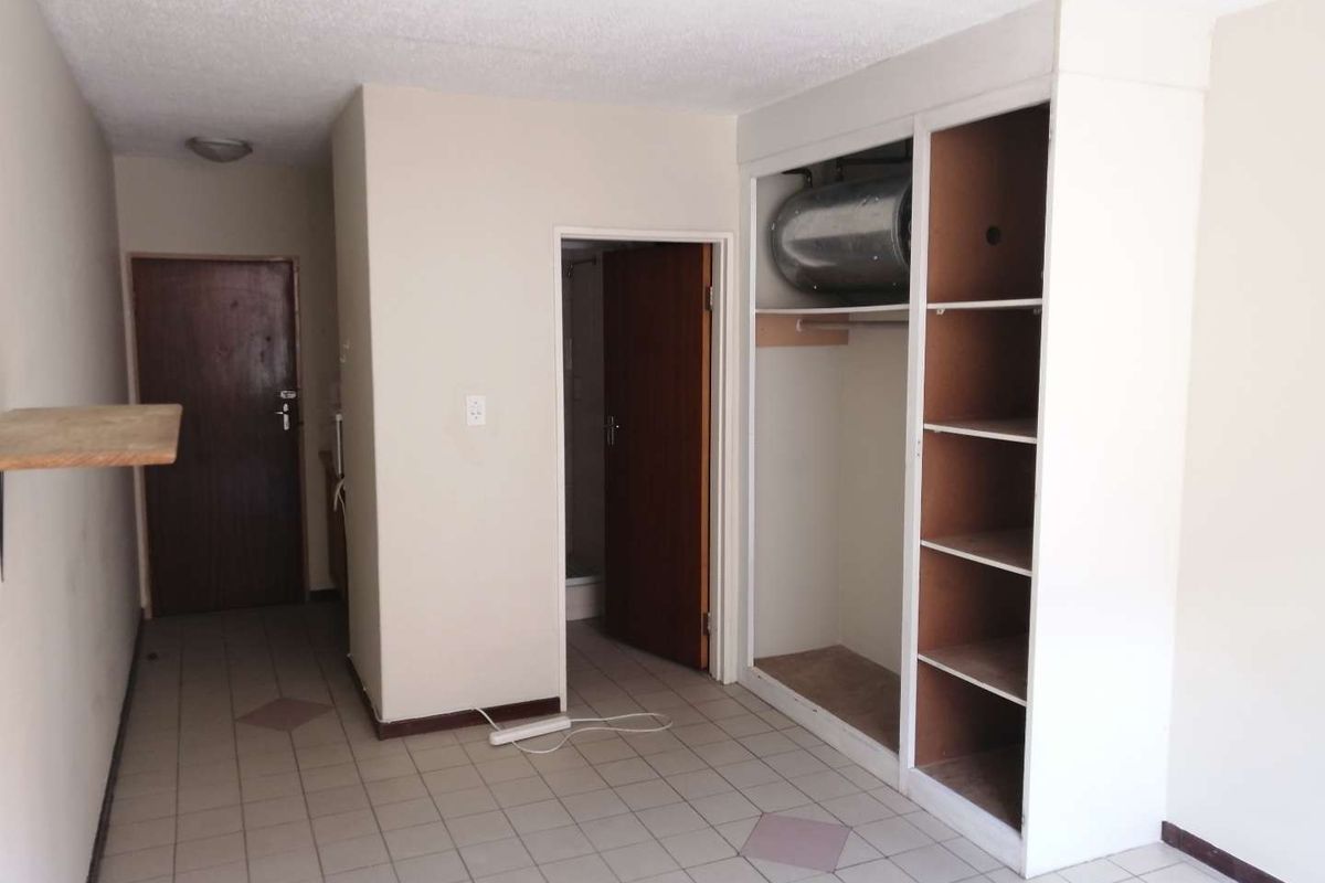 ROOM TO RENT FOR A FEMALE IN  Cum Laude - Photo 3