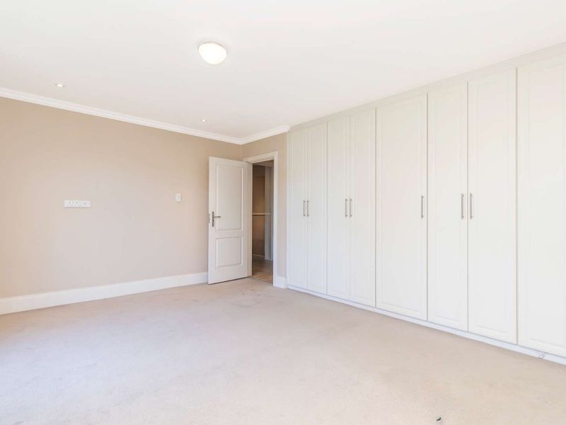 GRAND, STYLISH APARTMENT IN A PRESTIGEOUS MATURE LIFESTYLE COMMUNITY - Photo 7