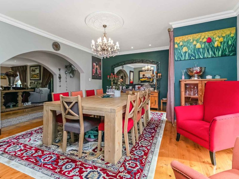 PERFECTLY PRIVATE ENTERTAINER HOME, OOZING WITH CHARACTER AND CHARM WITH A GORGEOUS BREATH-TAKING VIEW - Photo 4