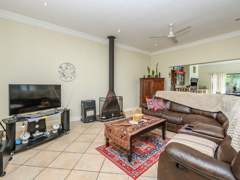 Magnificent, neat, spacious 4 Bed PLUS Study. Family Home. Serious Seller! Value for Money! - Photo 4