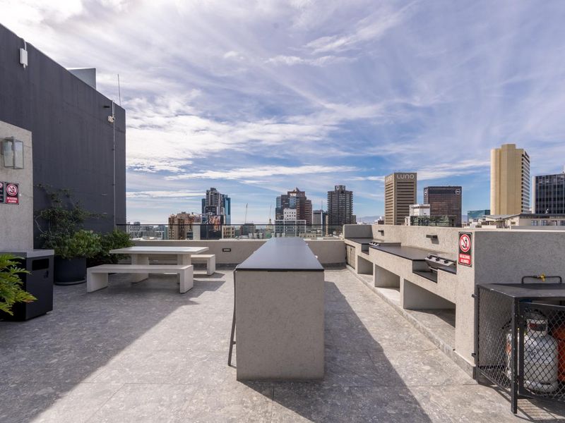 The iconic centerpiece of Table Mountain is framed perfectly as a natual canvas in your window! - Photo 3