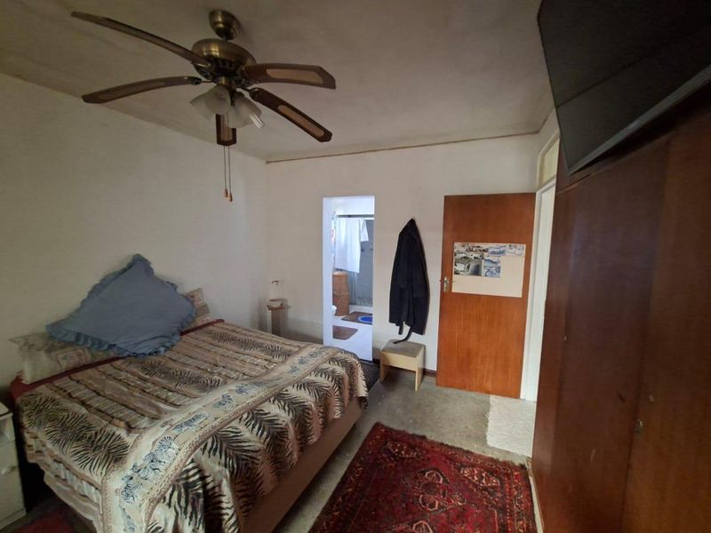 Spacious 3 Bedroom Family Home with Braai Room & Big Yard” - Photo 4