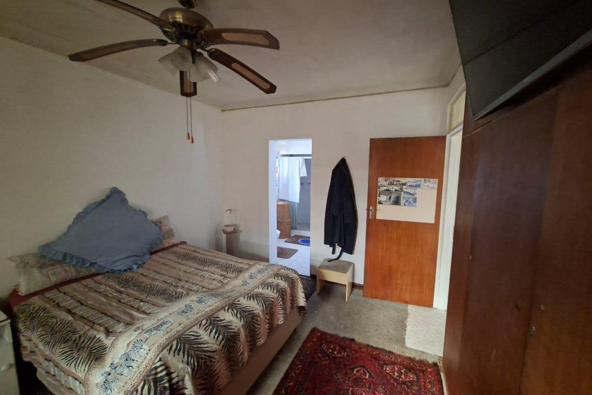 Spacious 3 Bedroom Family Home with Braai Room & Big Yard” - Photo 4