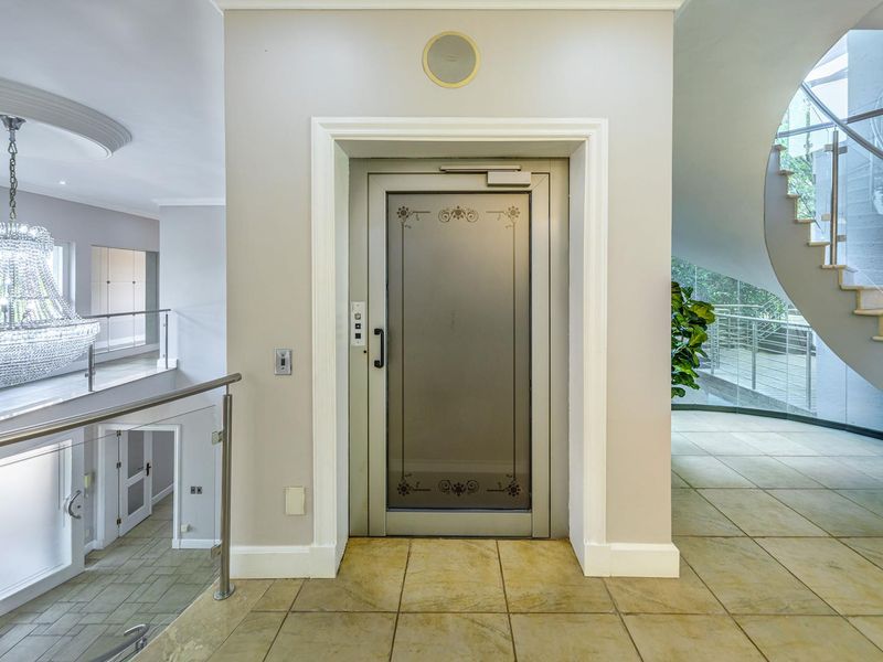 SOPHISTICATED ENTERTAINER IN WOODHILL ESTATE - Photo 10