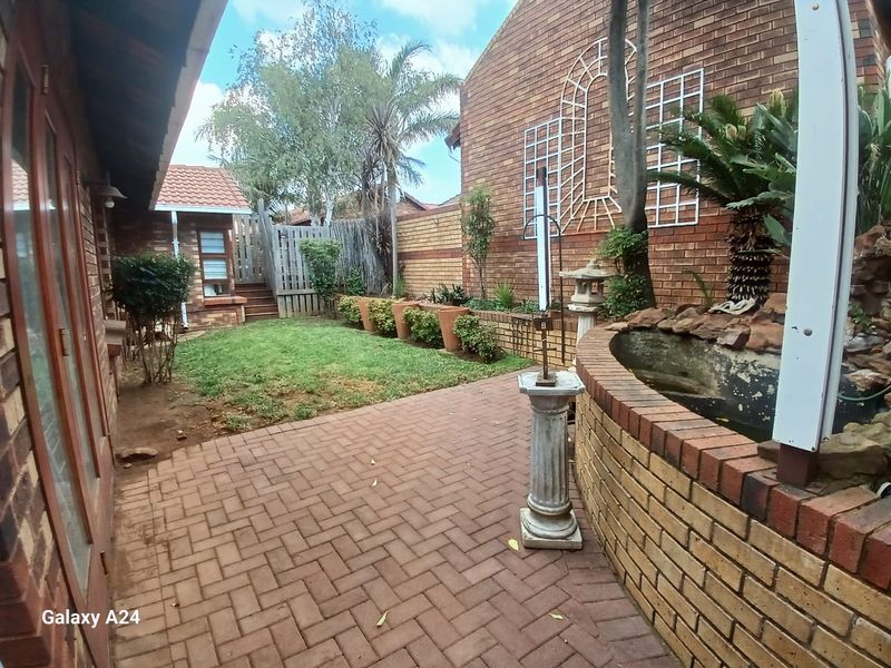 Spacious Home with Great Potential – Bishops Court, Van Riebeeck Park - Photo 8