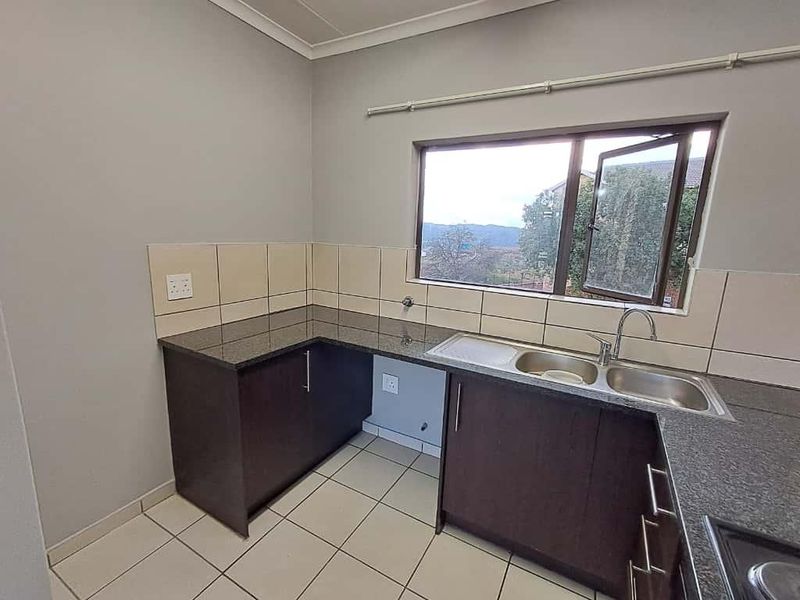 Modern Townhouse Near Malls & Schools, Pets Allowed! - Photo 4