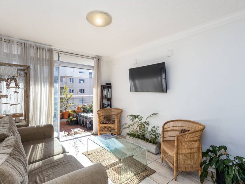Bright, Modern Apartment with Scenic Lake Views - Photo 5