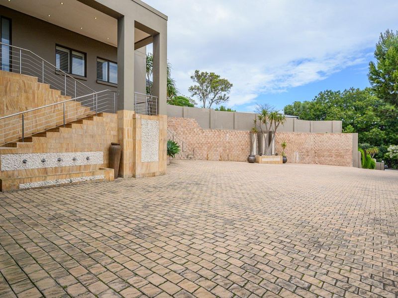 Stunning Upmarket Property in Mill Park with Breathtaking Views! - Photo 5