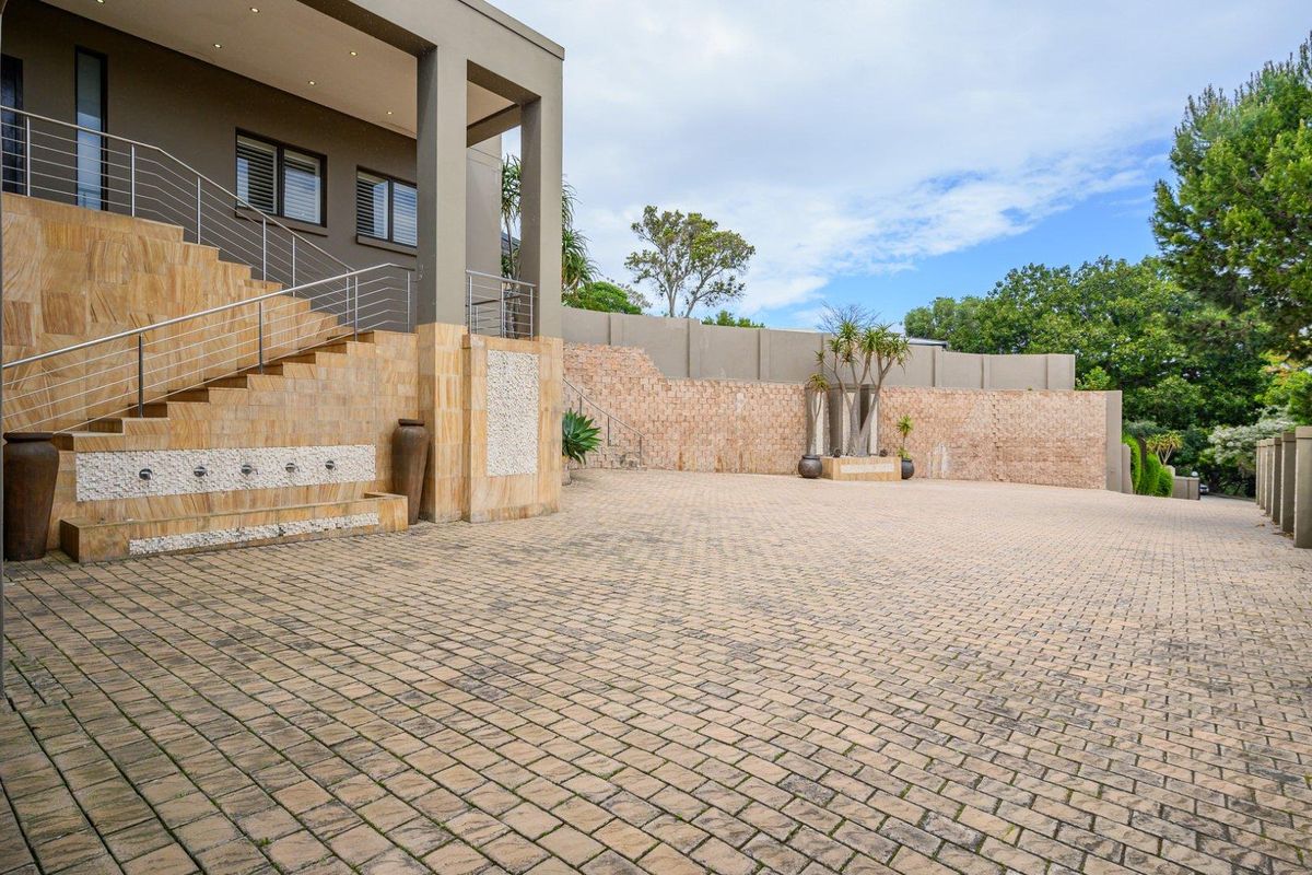 Stunning Upmarket Property in Mill Park with Breathtaking Views! - Photo 5