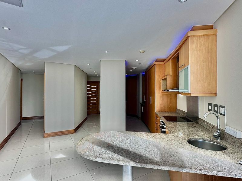 3 BEDROOM I 3.5 BATHROOM APARTMENT - Photo 4