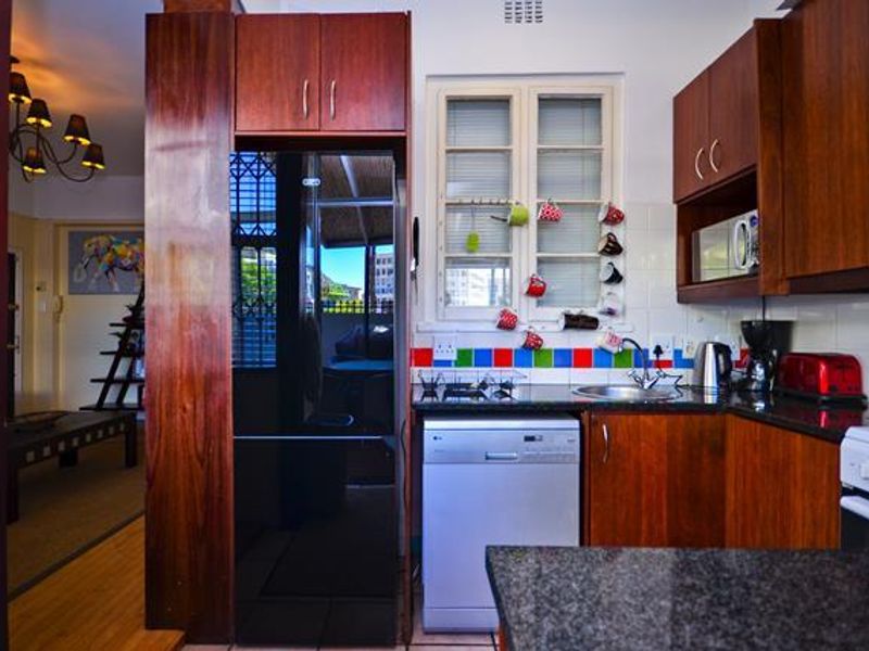 Furnished 2 bedroom with private patio - Photo 5