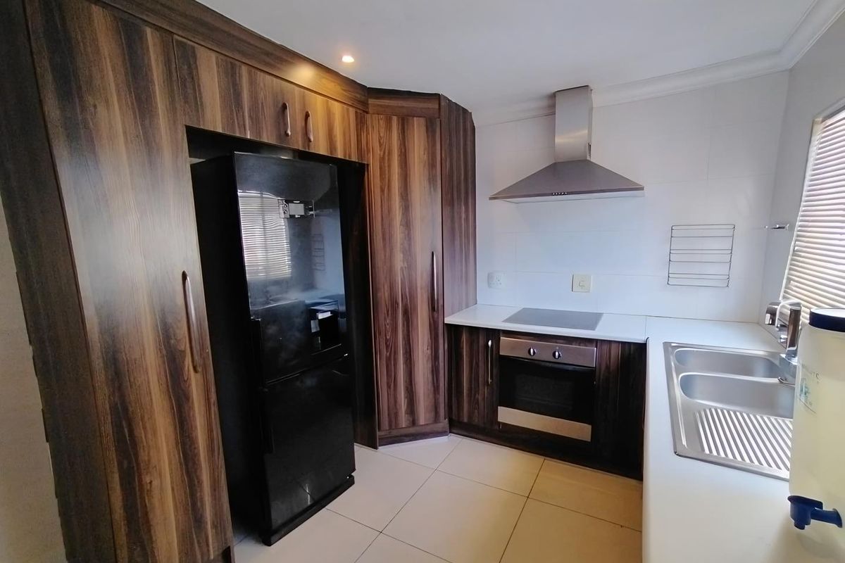 Three bedrooms house for sale in Elandspoort - Photo 3