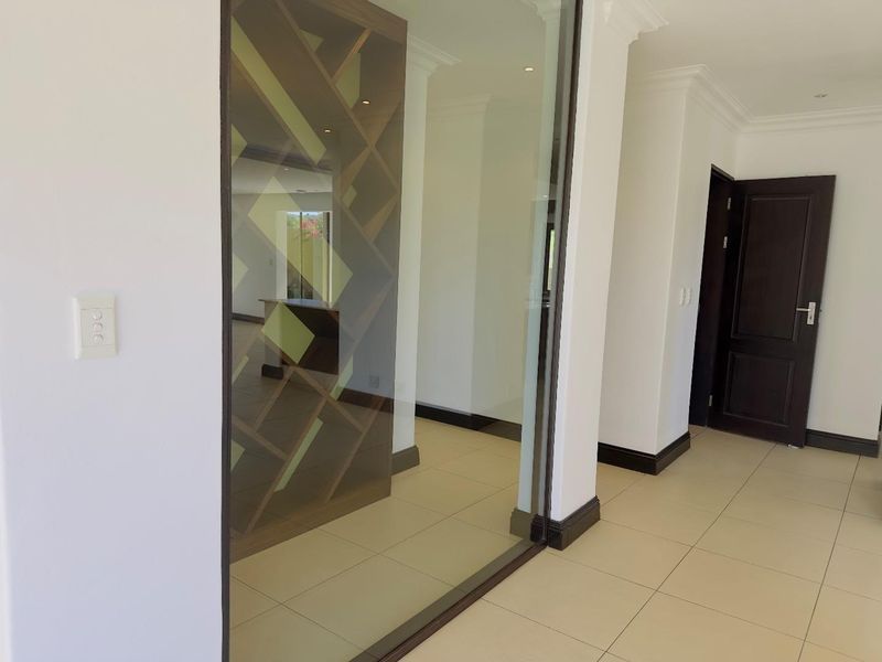 5 Bedroom House for Sale in Blue Valley Golf Estate - Photo 9