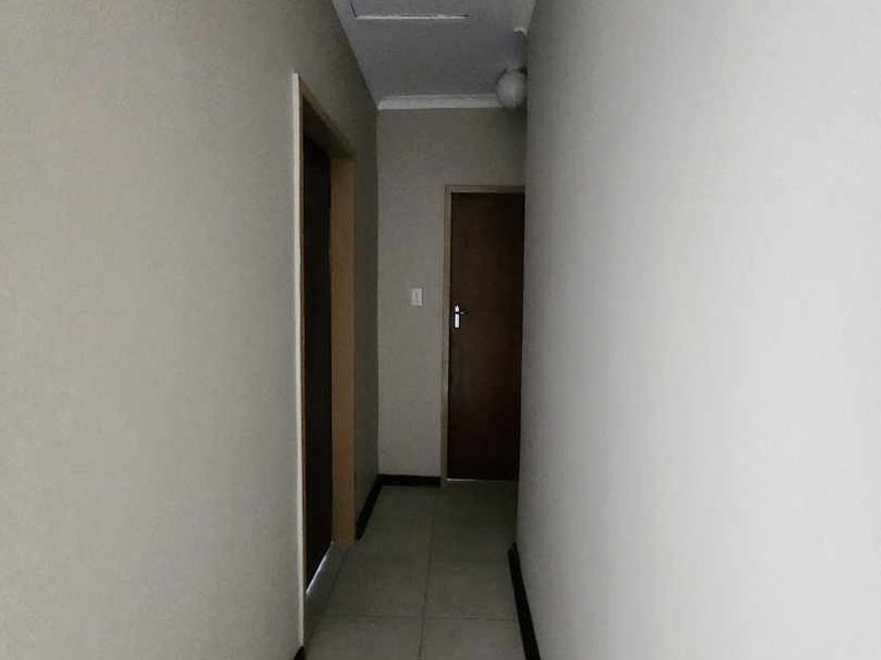 2.5 Bedroom Apartment To Rent in Jan Niemand Park, Pretoria - Photo 4