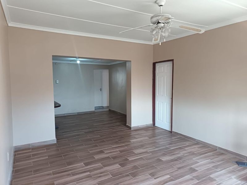 Beautifully Renovated Family Home with Income-Generating Granny Flat in Merebank - Photo 3