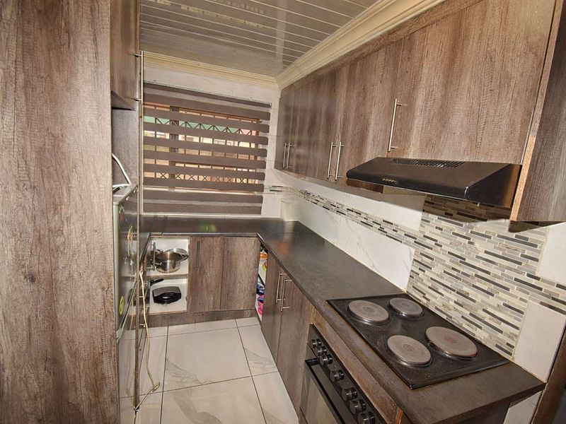 Beautiful Home in QUANTUM - Photo 8