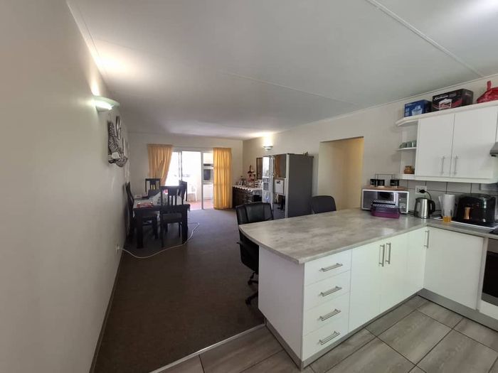 Property #2500201, Townhouse Rental Monthly in Eros Park