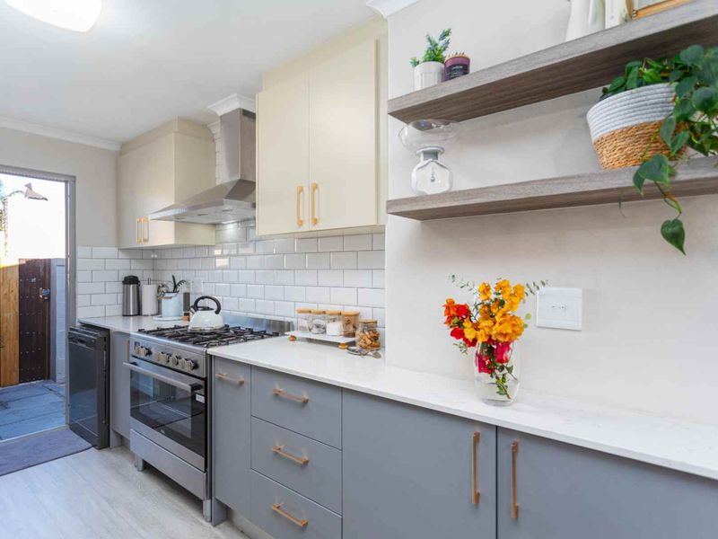 Extraordinary Dual-Living Home For Sale In Edgemead - Photo 7