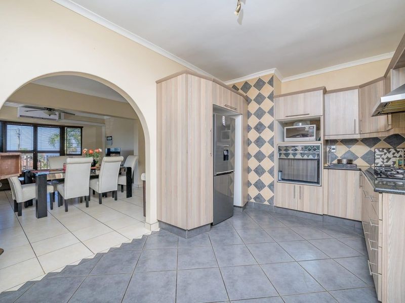 Spacious Ocean View Home with Pool, Sea Views PLUS 1 BED GRANNY COTTAGE! - Photo 5