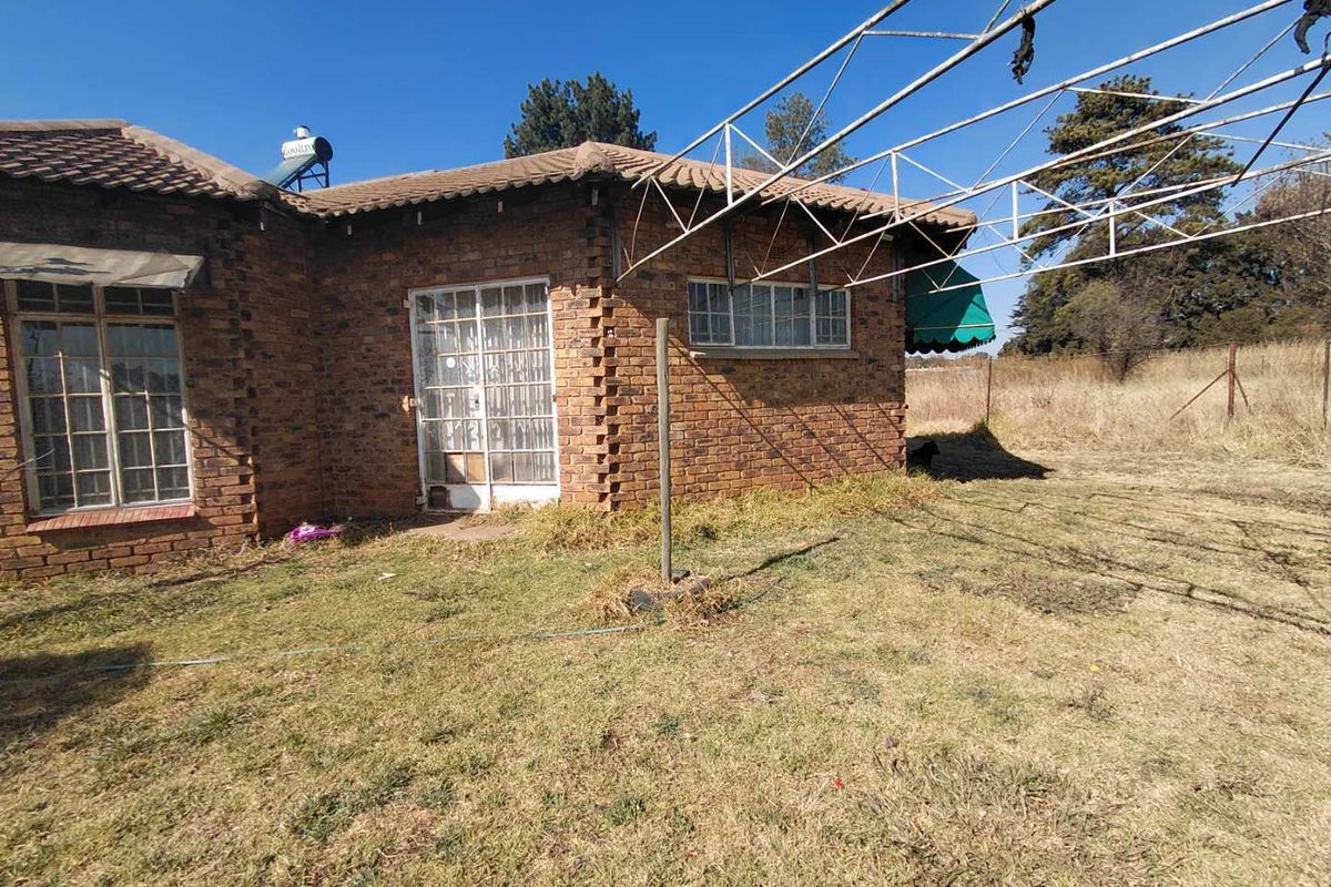 "Endless Possibilities on Pomona's 2.2 Acres!" - Photo 3