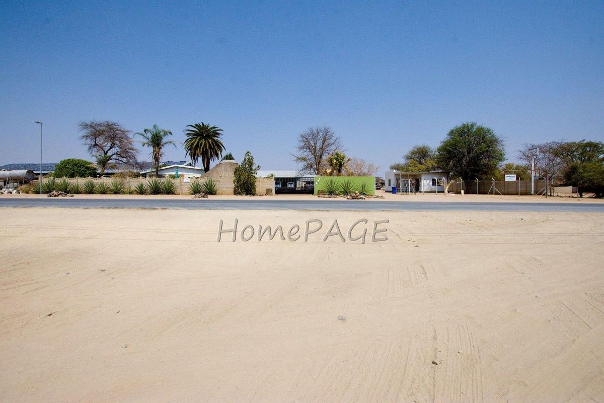 Okahandja:  Industrial property WITH HOME is for Sale - Photo 2
