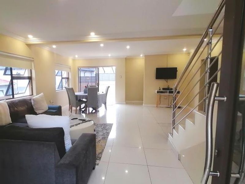 Stylish 4 bedroom family home in secure estate in Pinehaven - Photo 3