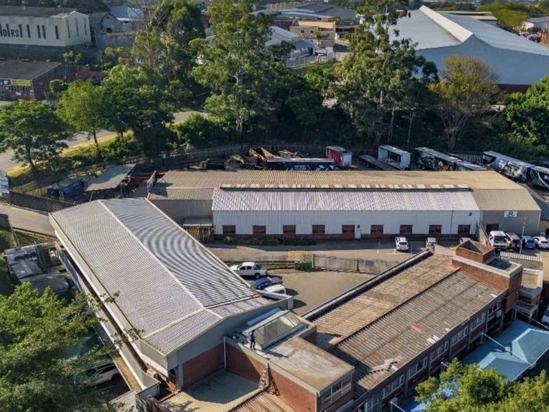 Investment Opportunity: Secure, High-Yield Industrial Asset  ±1,650m2 GLA - Photo 1