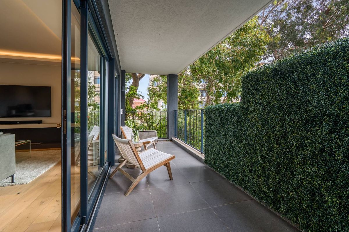 North facing duplex, your new home or Airbnb winner - Photo 3