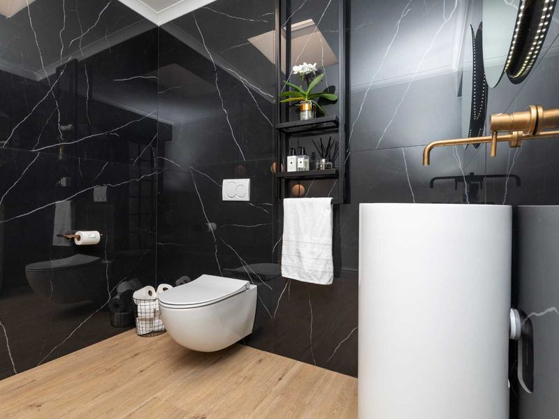 Luxury Coastal Living with Ocean & Mountain Views - Fully Furnished - Photo 6