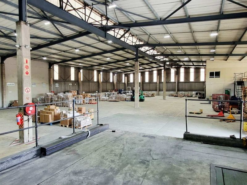 1,873m2 warehouse with dock-level access, yard, and N2 visibility | Available Aug 2025 in Durban North’s logistics zone - Photo 3