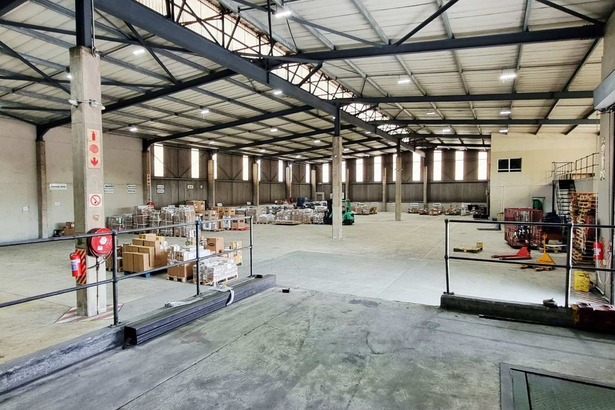 1,873m2 warehouse with dock-level access, yard, and N2 visibility | Available Aug 2025 in Durban North’s logistics zone - Photo 3