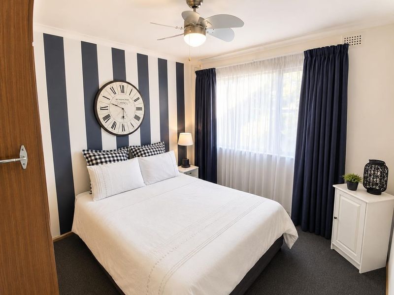 Charming 3-Bedroom Home - Photo 6