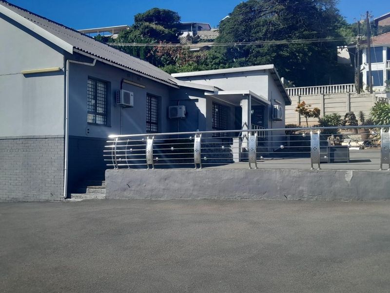 5 Bedroom House for sale in Bluff - Photo 2