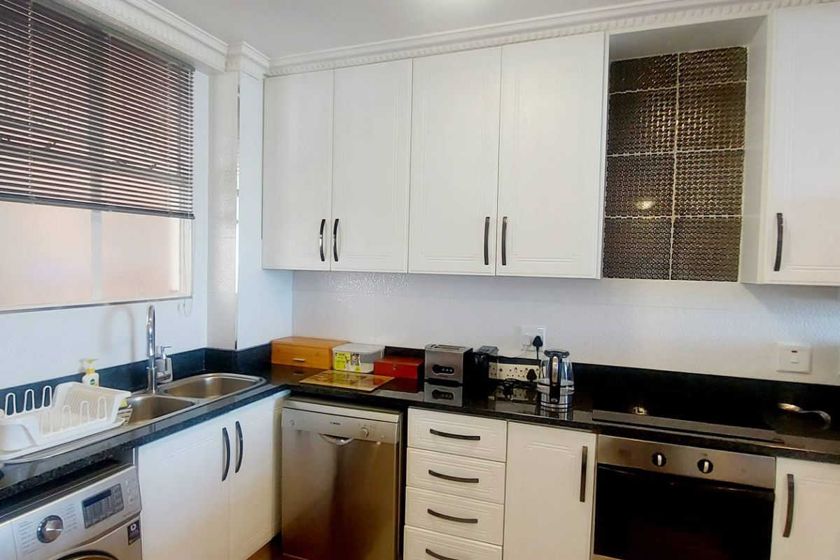 Heaven on Earth: Stunning Beachside Apartment Fully Furnished! - Photo 4