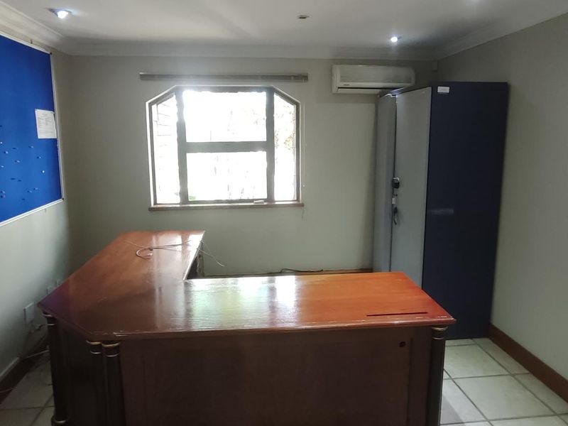 396 Sqm Office space in a tranquil environment! - Photo 9