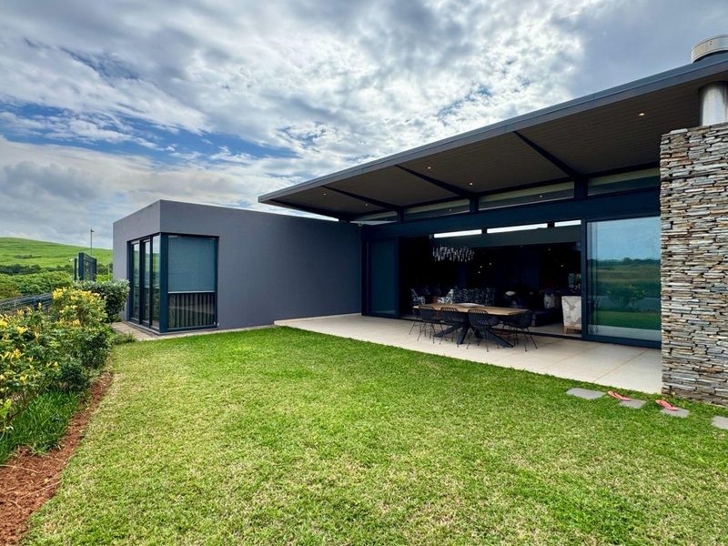 A stunning freestanding home in secure estate in Sibaya!!! - Photo 1