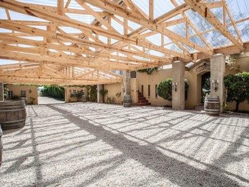 Invest in a beautiful wedding venue. R2 million worth of renovations done - Photo 2