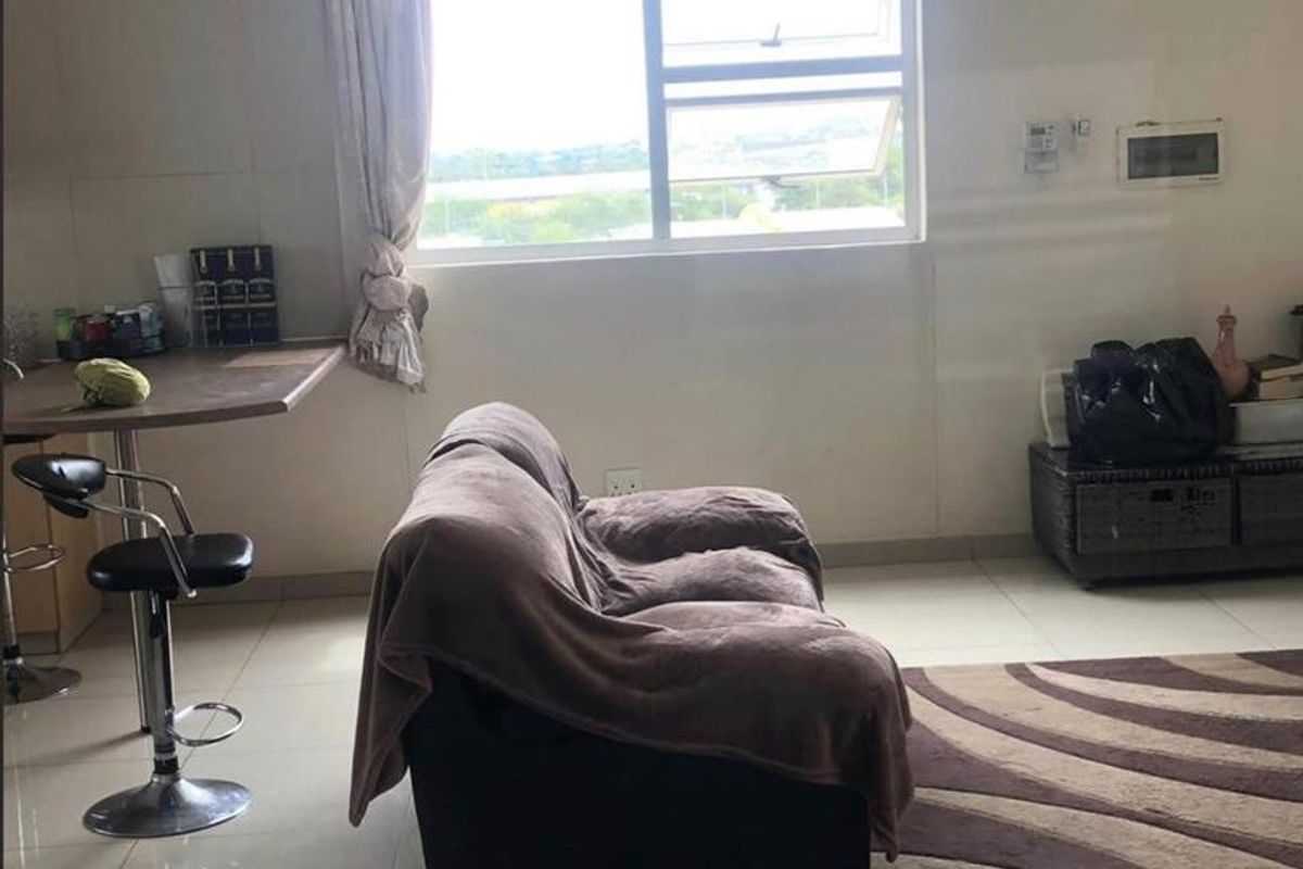 2 Bedroom Flat for Sale - Photo 2