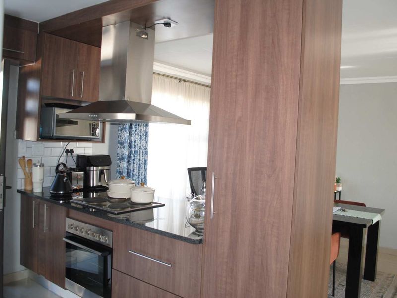 Tuscan Home Newly build modern contemporary look - Photo 10