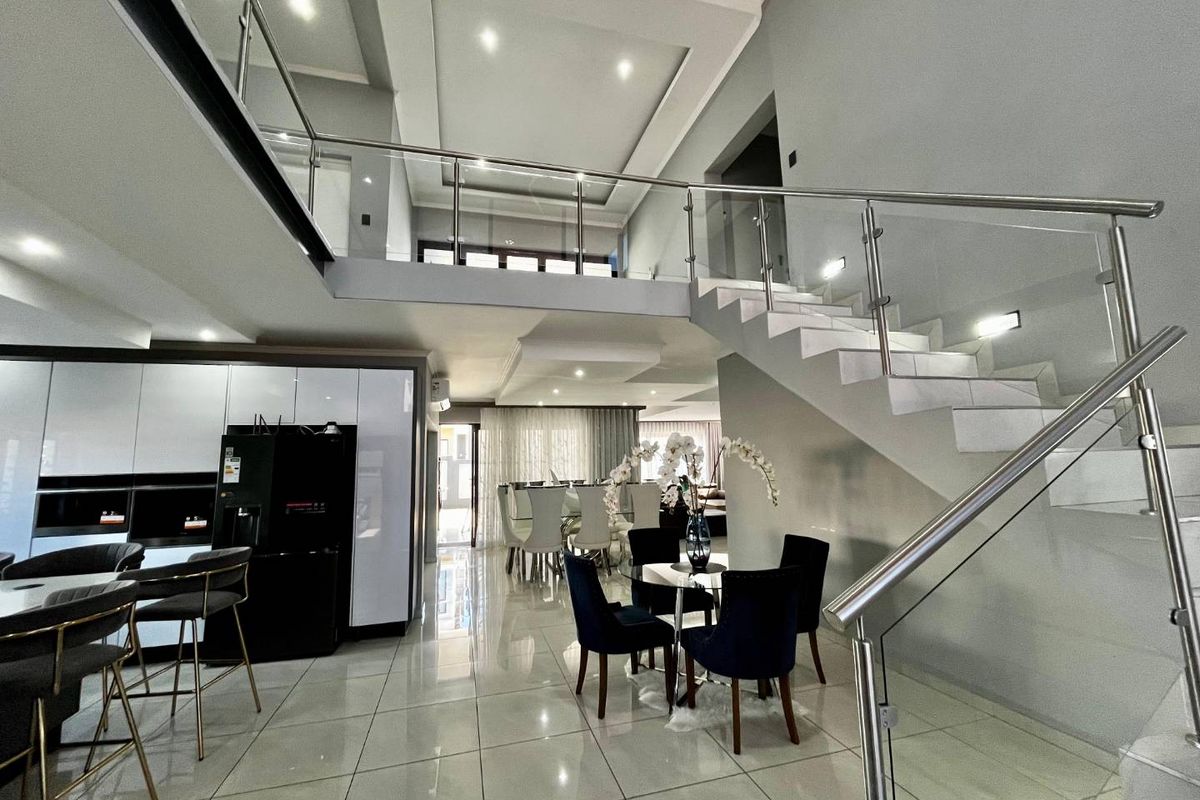 Luxurious 5-Bedroom House in Six Fountains Estate - Photo 3